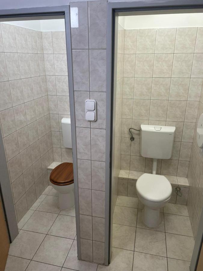Viola Hostel Budapest Esterno foto