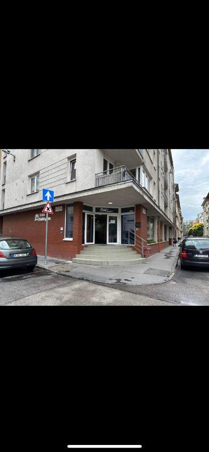 Viola Hostel Budapest Esterno foto
